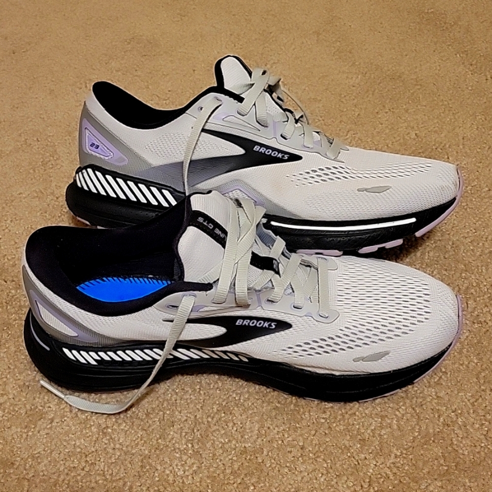 Brooks Adrenaline 23 Size 10